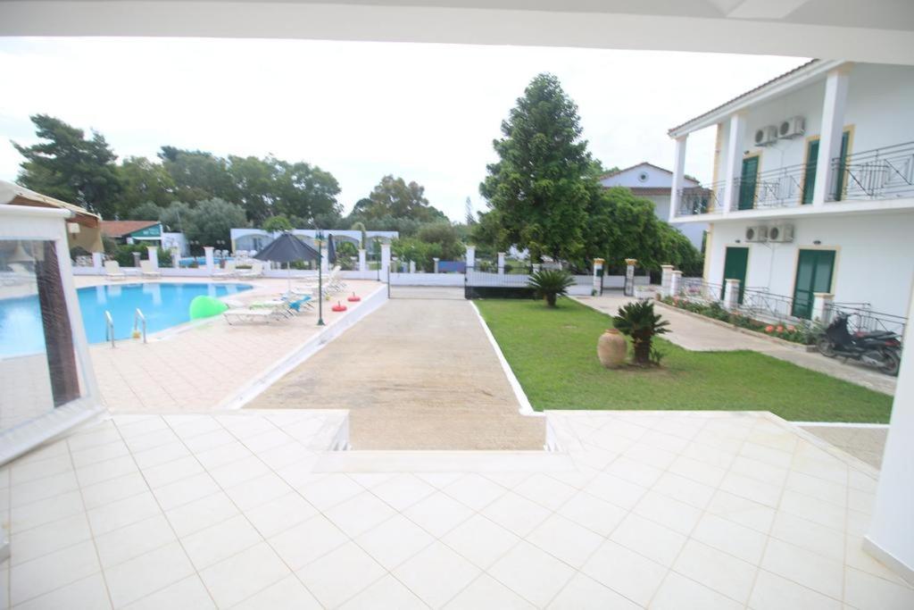 קאבוס Umbrella Beach Apartments מראה חיצוני תמונה